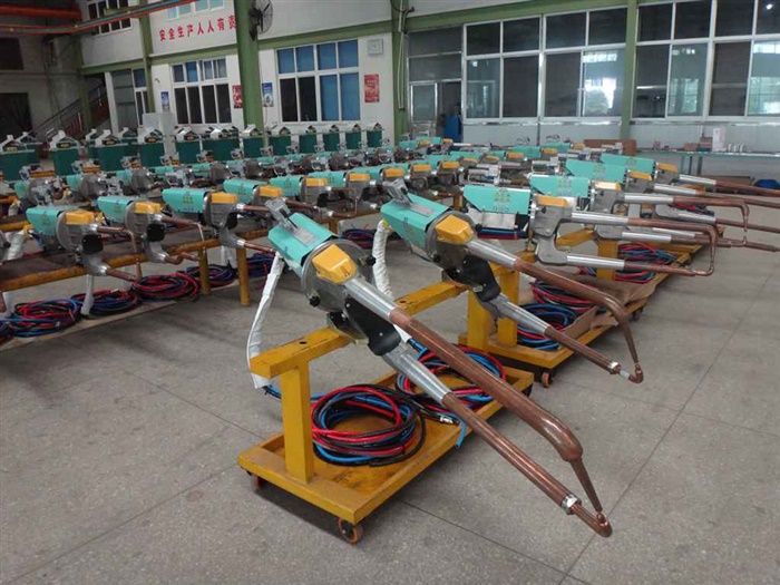 為黃海汽車提供的一體化焊槍